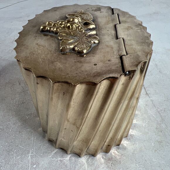 Vintage Fluted Brass Hinged Trinket Box Tea Caddy With Grapes - Picture 4 of 11